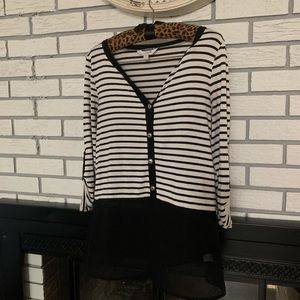 Black and white stripe top